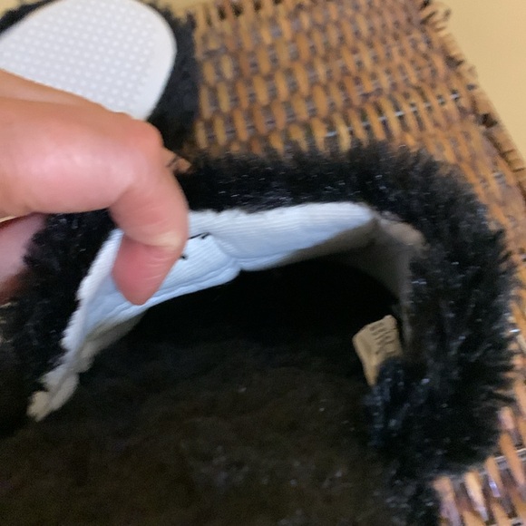 Black Fuzzy Slippers with Bow and jewel - Picture 11 of 11